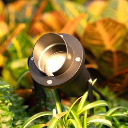 Tuin Prikspot met kap Philips gu10 kantelbaar zwart IP65